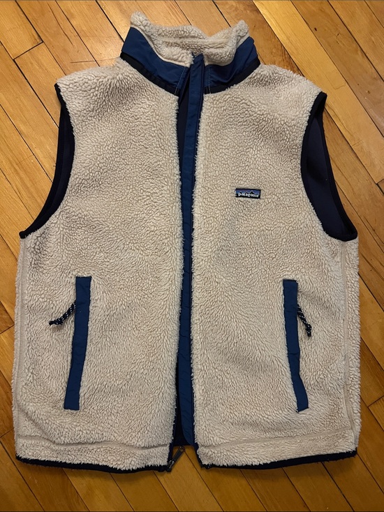 Patagonia Other - Patagonia Men’s size L  Cream Sherpa Vest with Navy Trim.